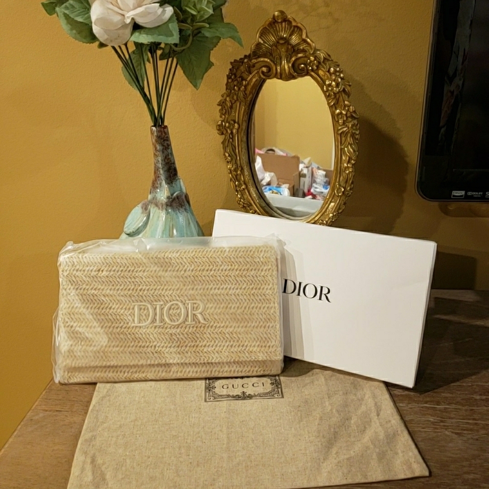 Dior Beauty Beige Straw Crossbody Bag with Pearl Strap NIB! - Picture 5 of 6